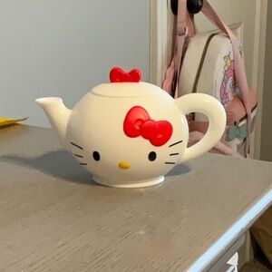 Hello Kitty Red Bow Teapot